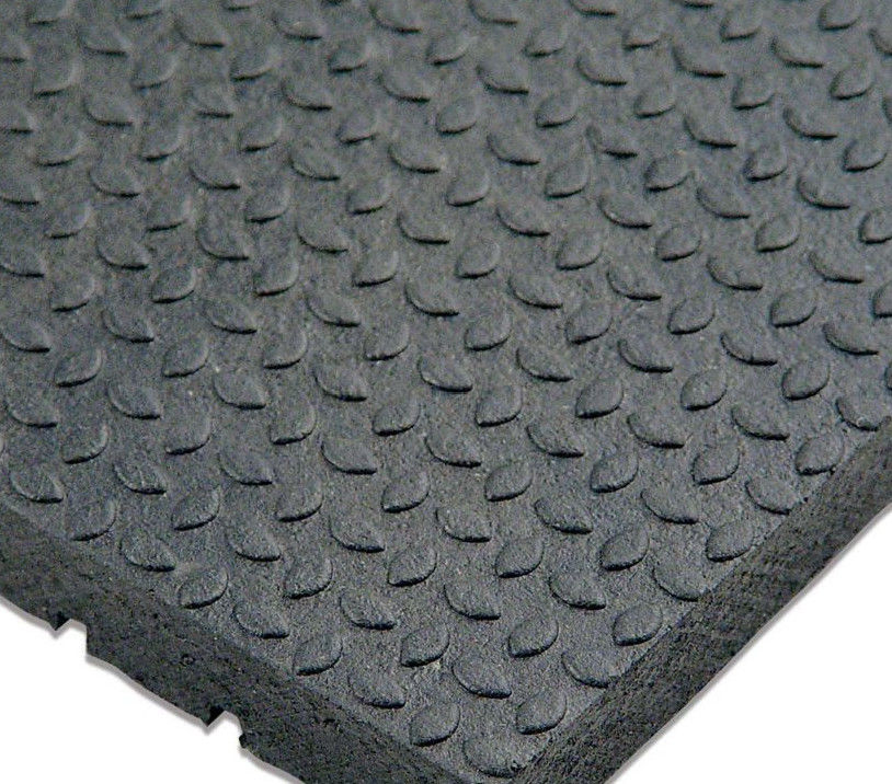 Nattes matérielles incorporées de passage des tapis SBR de stalle de grange de plaque d'acier de 4mm